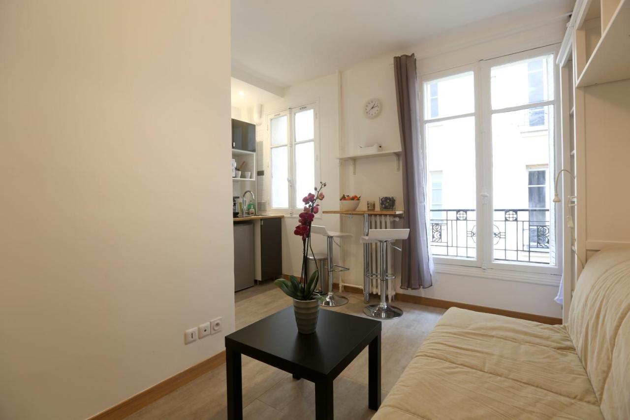 Renovated Studio For 2 Apartment Paris Room photo